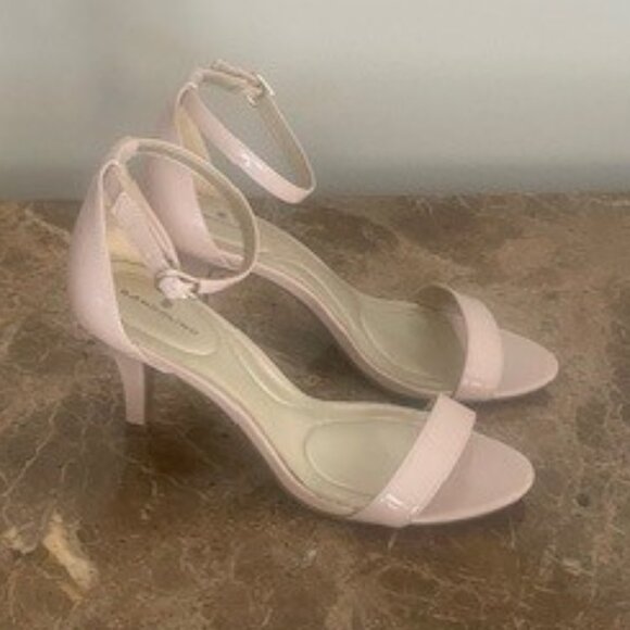 Bandolino Madia Nude Patent Leather Ankle Strap Kitten Heel Sandals – Size 7 - Picture 2 of 12